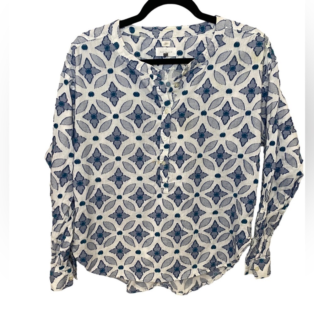 3/$25!💕 ANN taylor loft softened blue floral shirt embroidered medium